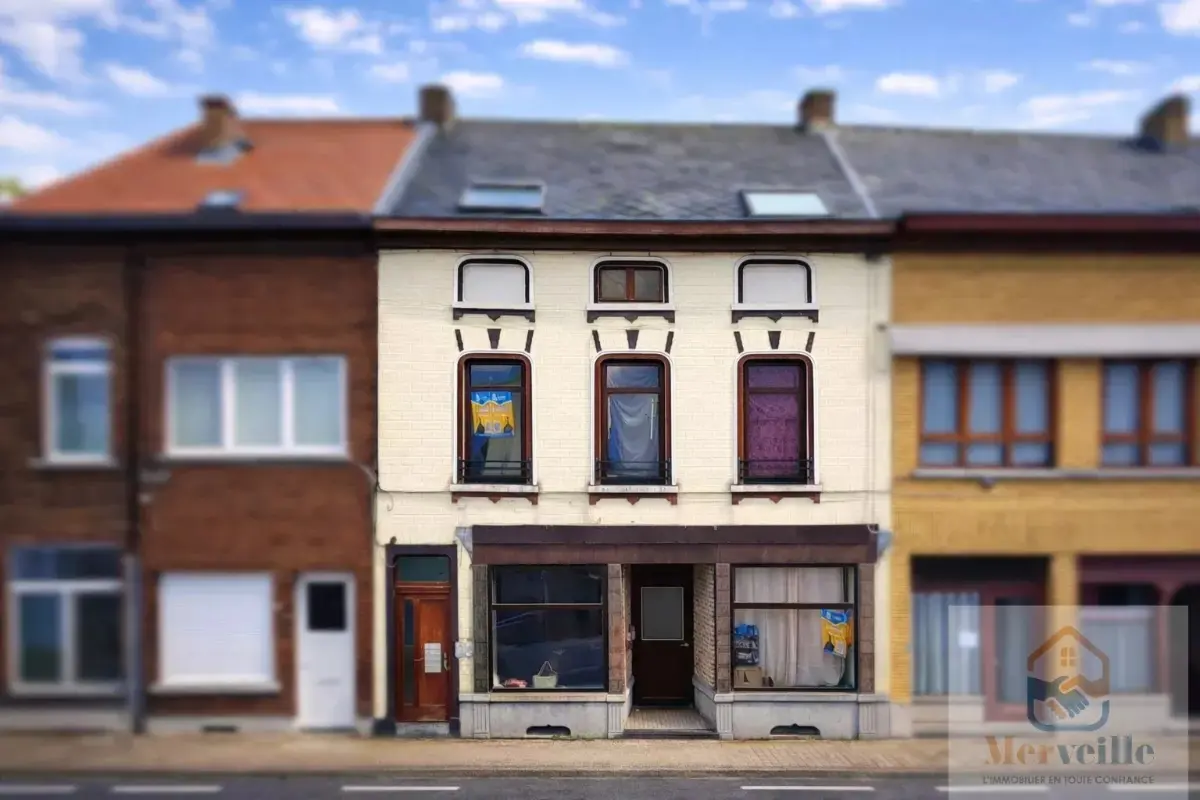 Appartement te  koop in La Louvière 7100 330000.00€ 9 slaapkamers m² - Zoekertje 683428