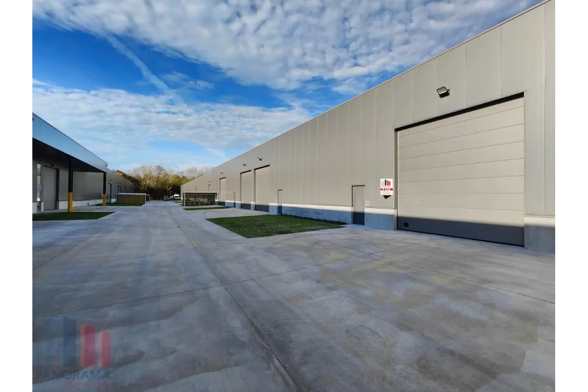 Handelszaak te  huur in Brugge 8000 1396.00€  slaapkamers 227.00m² - Zoekertje 683544