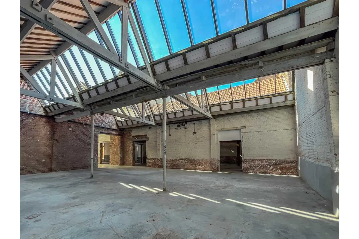 Handelszaak te  koop in Vorst 1190 950000.00€  slaapkamers 450.00m² - Zoekertje 683822