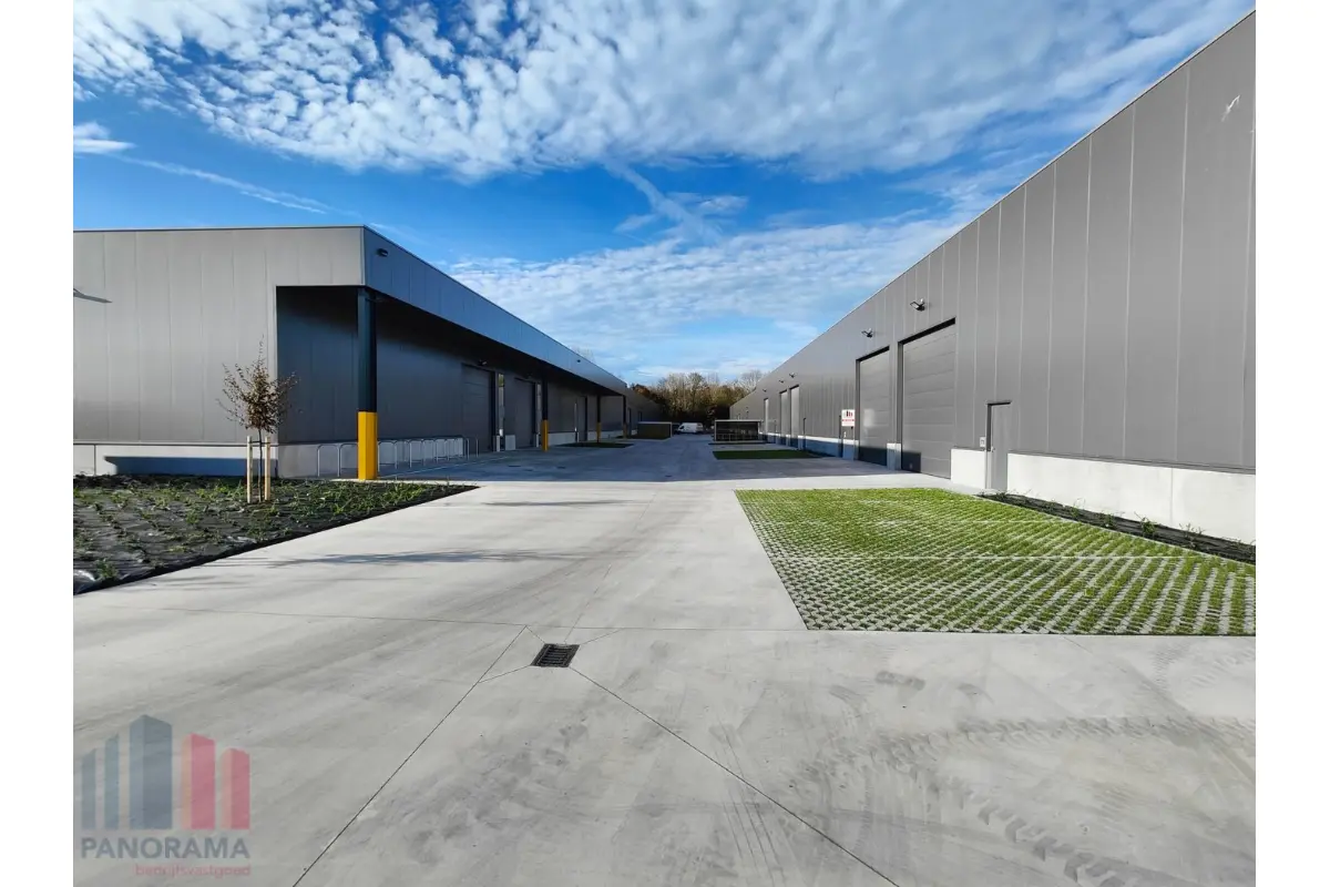 Handelszaak te  huur in Brugge 8000 1420.00€  slaapkamers 231.00m² - Zoekertje 683545