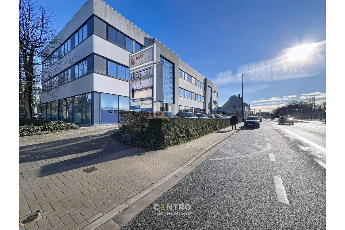 Handelszaak te  huur in Kortrijk 8500 1675.00€  slaapkamers 175.00m² - Zoekertje 684643