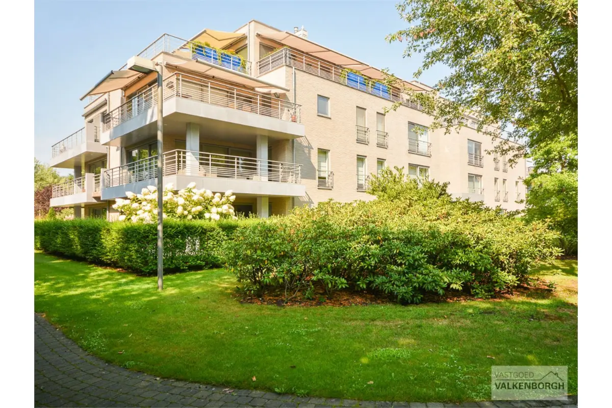 Appartement te  koop in Genk 3600 749000.00€ 2 slaapkamers 193.00m² - Zoekertje 684504