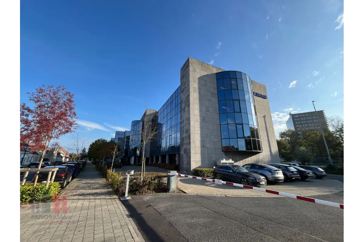 Handelszaak te  huur in Zwijnaarde 9052 6765.00€  slaapkamers 738.00m² - Zoekertje 684539