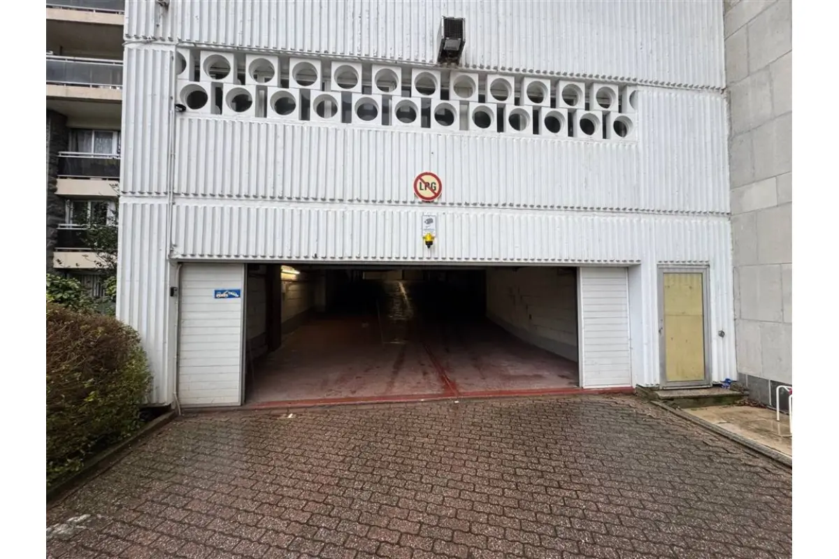 Parking / garage à louer à Bruxelles 1000 110.00€  chambres m² - annonce 684687