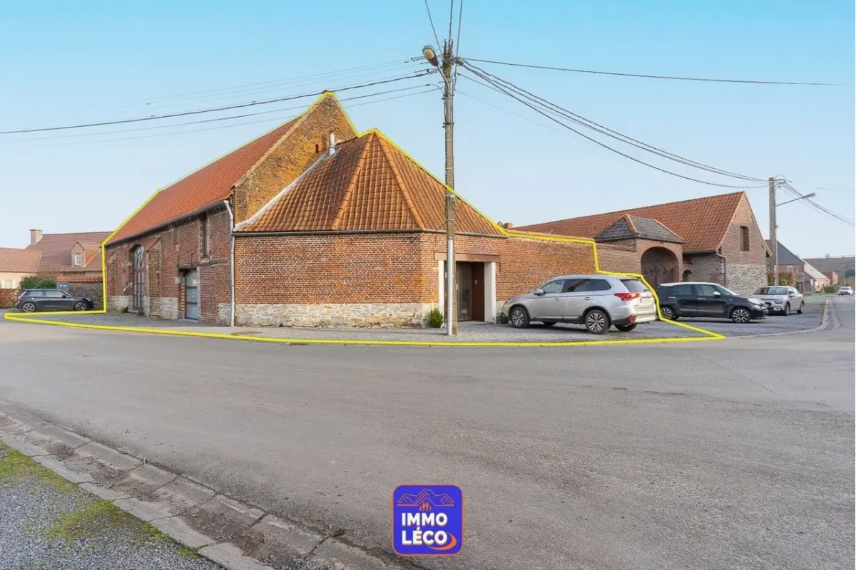 Appartementsgebouw te  koop in Bléharies 7620 350000.00€  slaapkamers m² - Zoekertje 684944