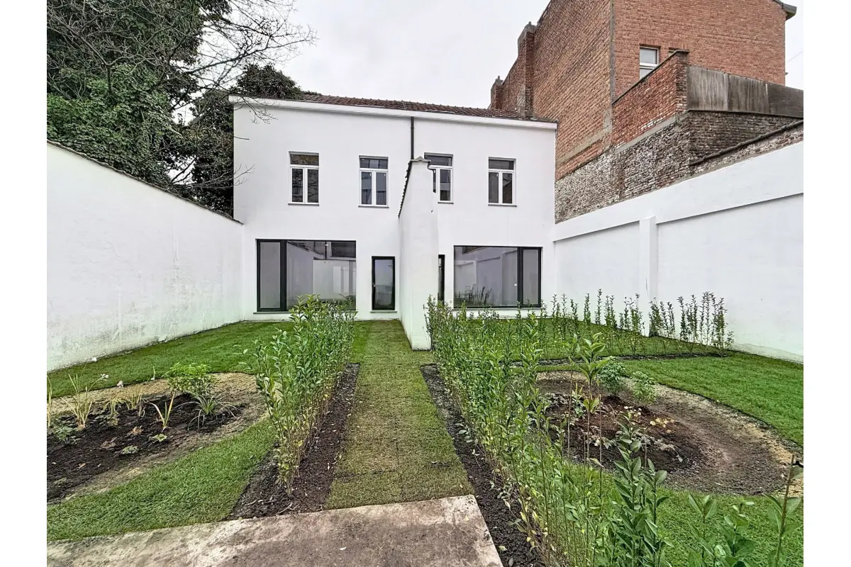 Huis te  koop in Schaarbeek 1030 350000.00€ 4 slaapkamers 233.00m² - Zoekertje 688345