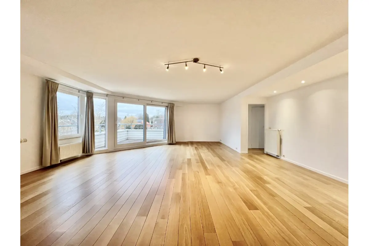 Appartement te  huur in Sint-Pieters-Woluwe 1150 1950.00€ 3 slaapkamers 130.00m² - Zoekertje 689038