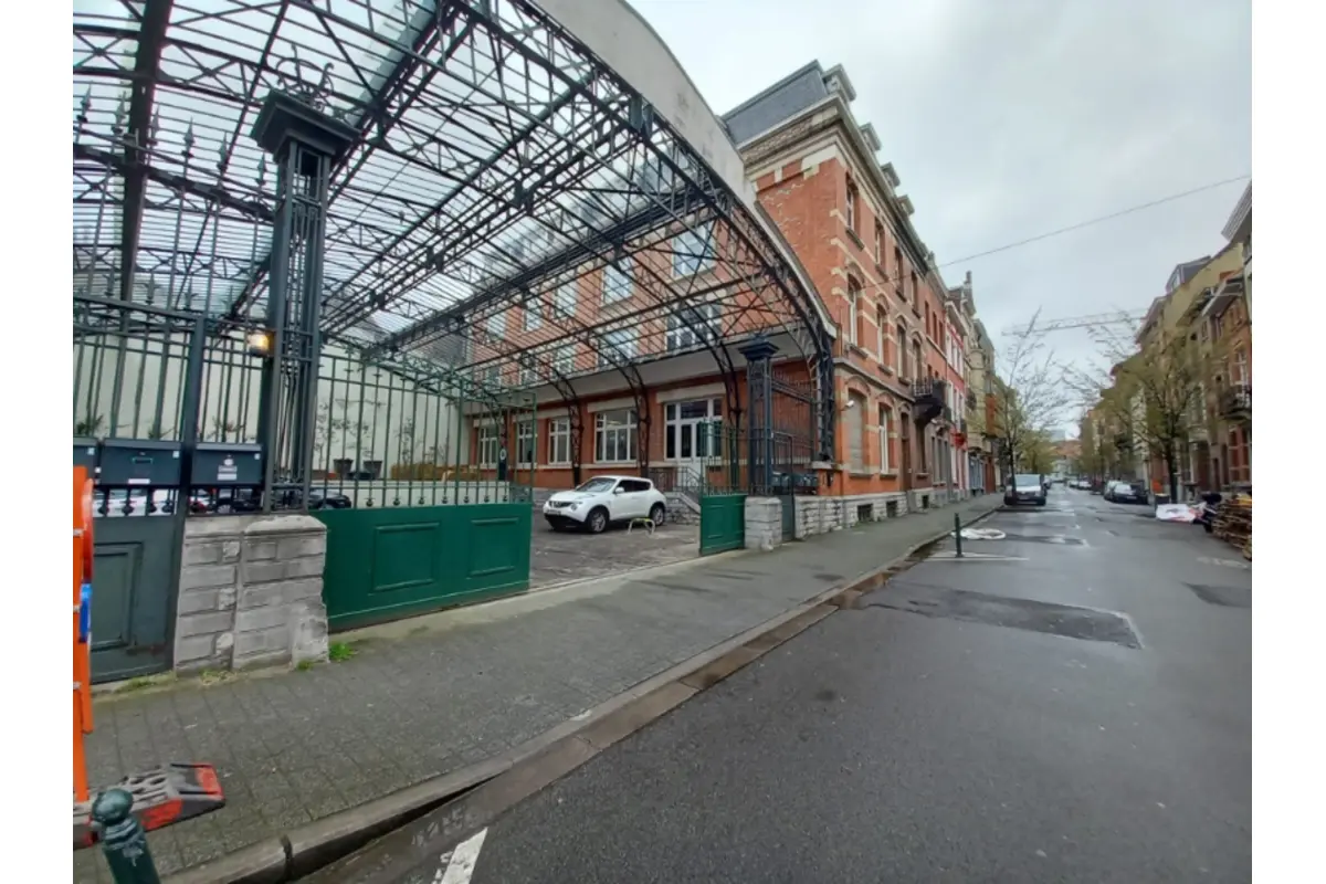 Handelszaak te  huur in Sint-Jans-Molenbeek 1080 1980.00€  slaapkamers 132.00m² - Zoekertje 690823