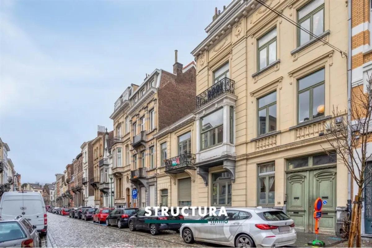 Appartementsgebouw te  koop in Sint-Jans-Molenbeek 1080 0.00€ 24 slaapkamers 1389.00m² - Zoekertje 690692