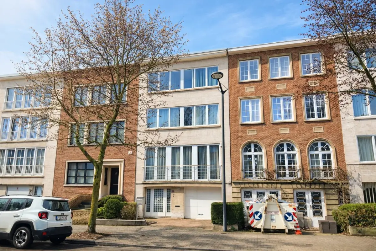 Huis te  huur in Etterbeek 1040 3850.00€ 5 slaapkamers 367.00m² - Zoekertje 690219