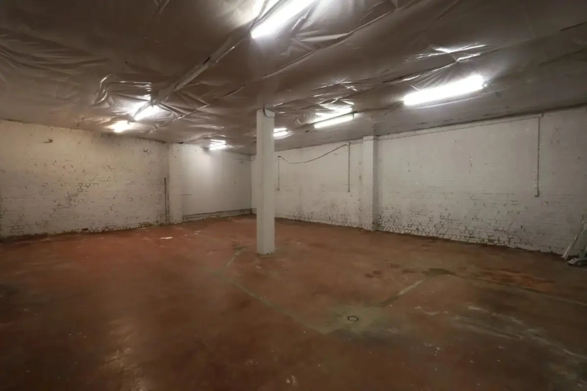 Handelszaak te  in Anderlecht 1070 1900.00€  slaapkamers 310.00m² - Zoekertje 690993