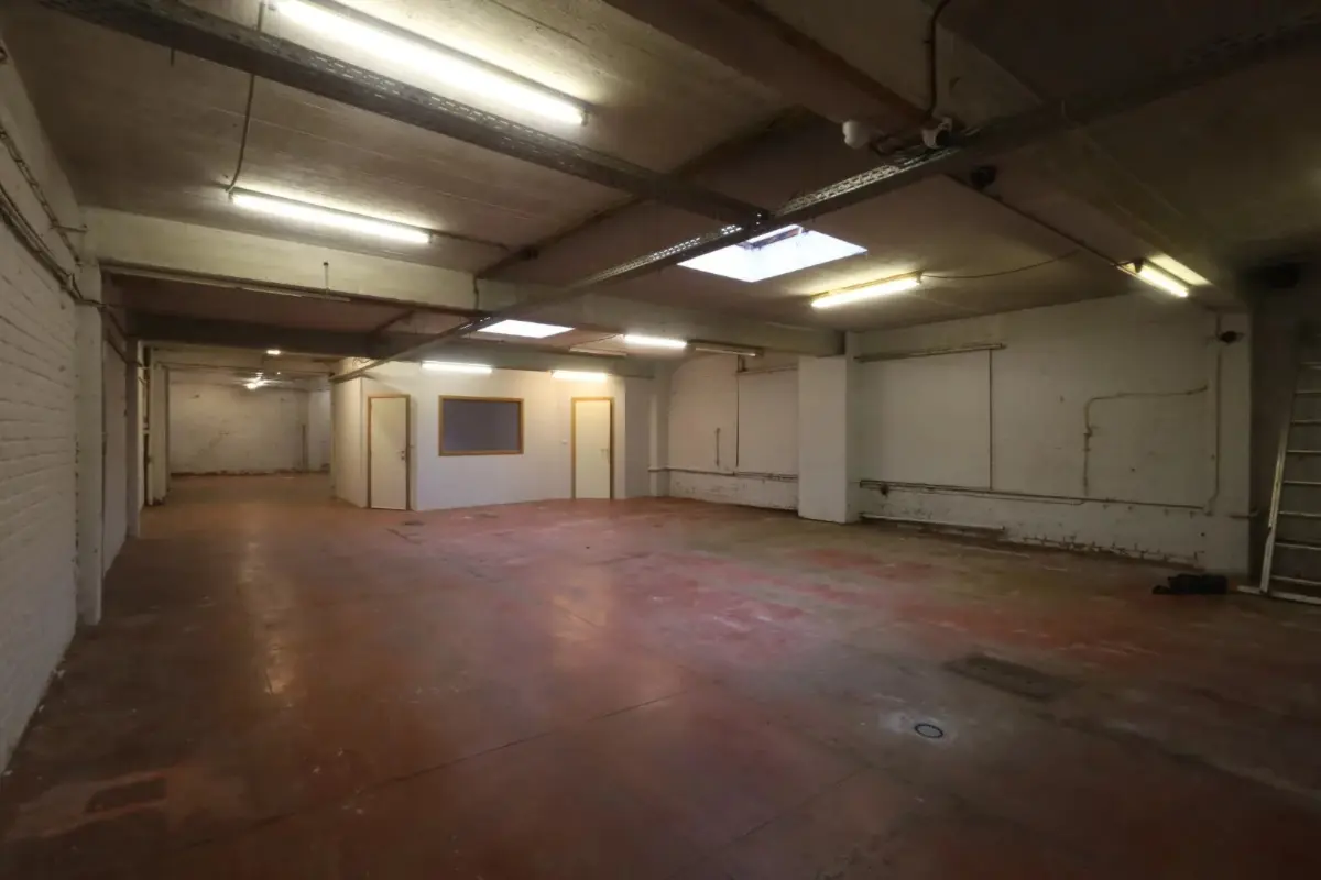 Commerce à vendre à Anderlecht 1070 280000.00€  chambres 310.00m² - annonce 690994