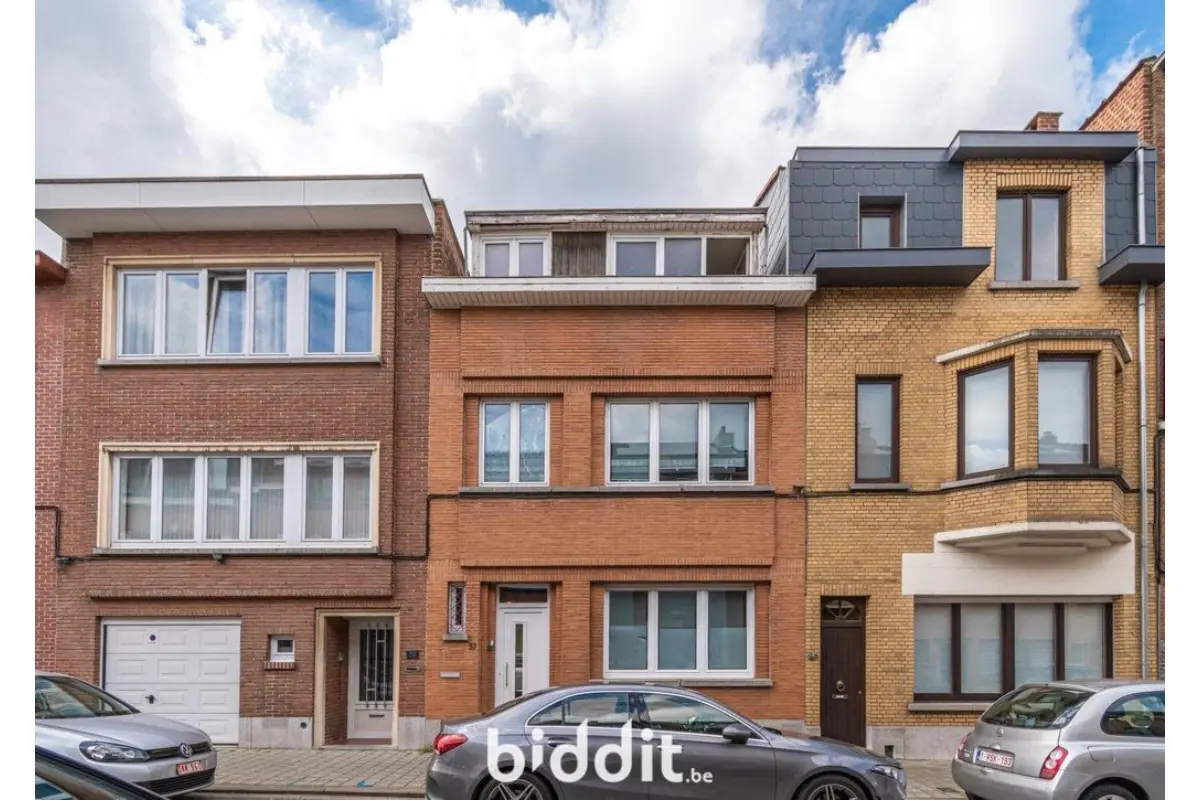 Huis te  koop in Sint-Agatha-Berchem 1082 230000.00€ 3 slaapkamers m² - Zoekertje 691232