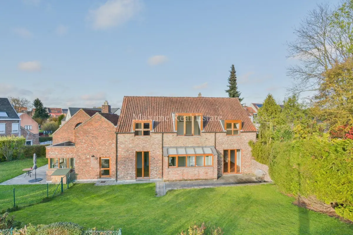 Bungalow à  à Wezembeek-Oppem 1970 2000.00€ 4 chambres 210.00m² - annonce 691602