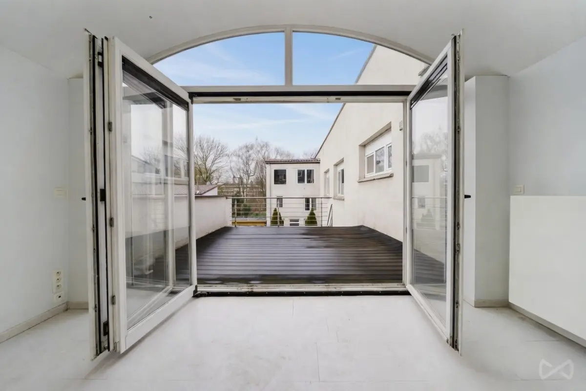 Huis te  koop in Sint-Lambrechts-Woluwe 1200 650000.00€ 3 slaapkamers 236.00m² - Zoekertje 691673