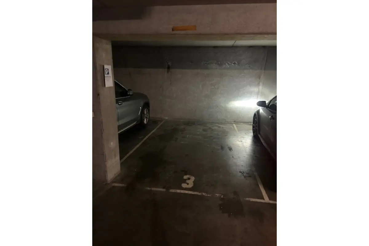 Parking / garage à louer à Bruxelles 1000 150.00€  chambres m² - annonce 692725