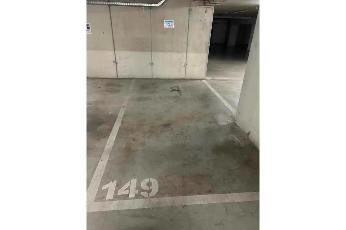 Parking / garage à louer à Bruxelles 1000 150.00€  chambres m² - annonce 692716