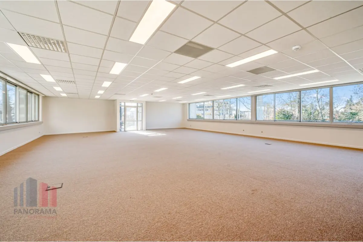 Commerce à louer à Merelbeke 9820 2558.00€  chambres 198.00m² - annonce 693667