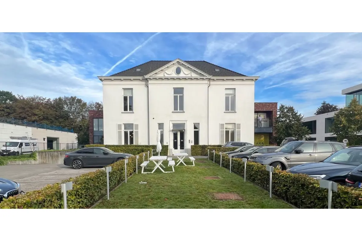 Commerce à louer à Laethem-Saint-Martin 9830 850.00€  chambres m² - annonce 693663