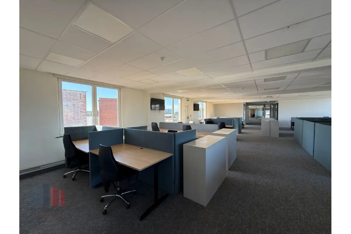 Commerce à louer à Saint-Nicolas 9100 1500.00€  chambres 225.00m² - annonce 693686