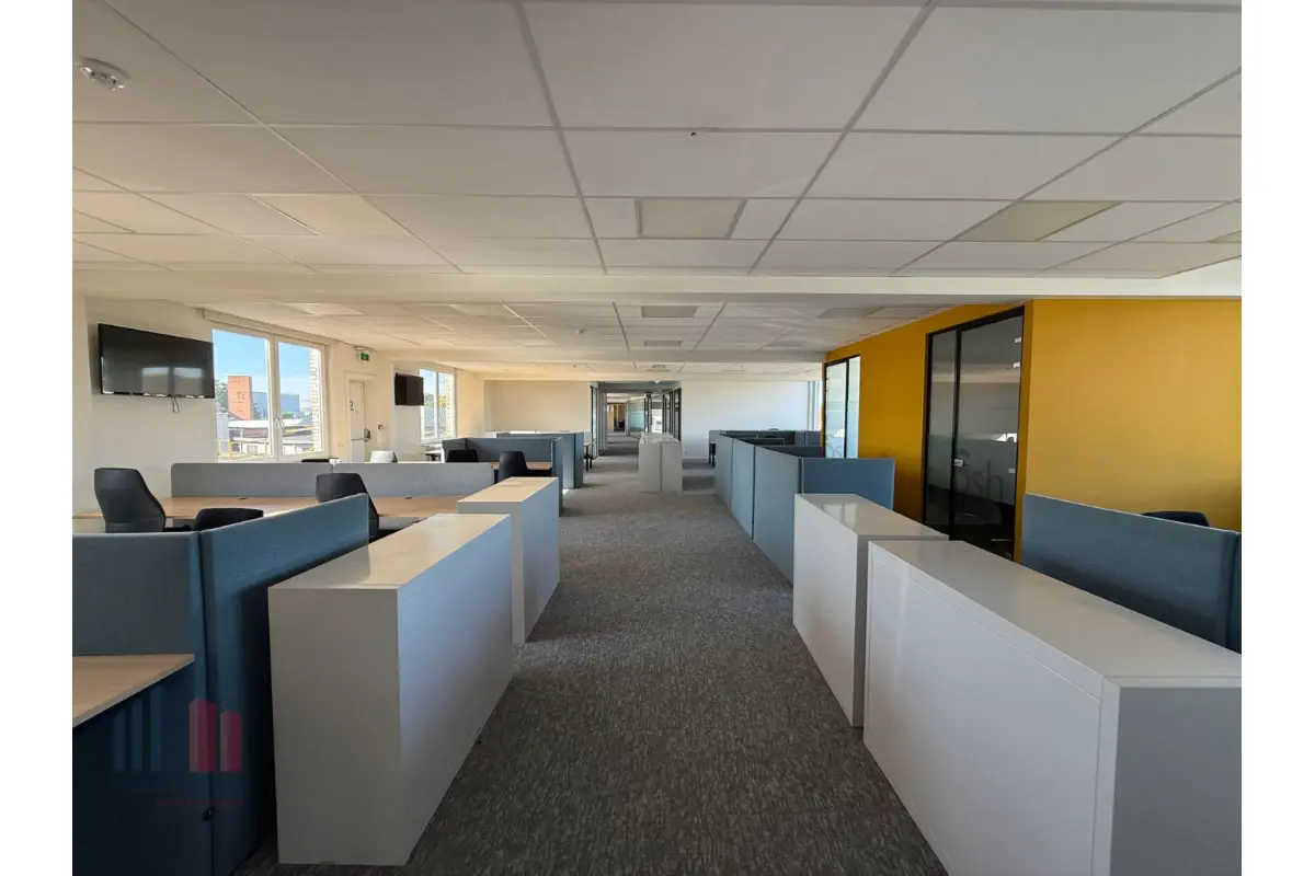 Commerce à louer à Saint-Nicolas 9100 8000.00€  chambres 1200.00m² - annonce 693689