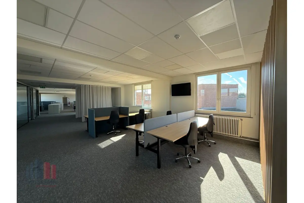 Commerce à louer à Saint-Nicolas 9100 5333.00€  chambres 800.00m² - annonce 693687