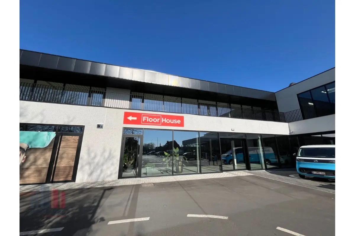 Commerce à louer à Lochristi 9080 3950.00€  chambres 351.00m² - annonce 693671