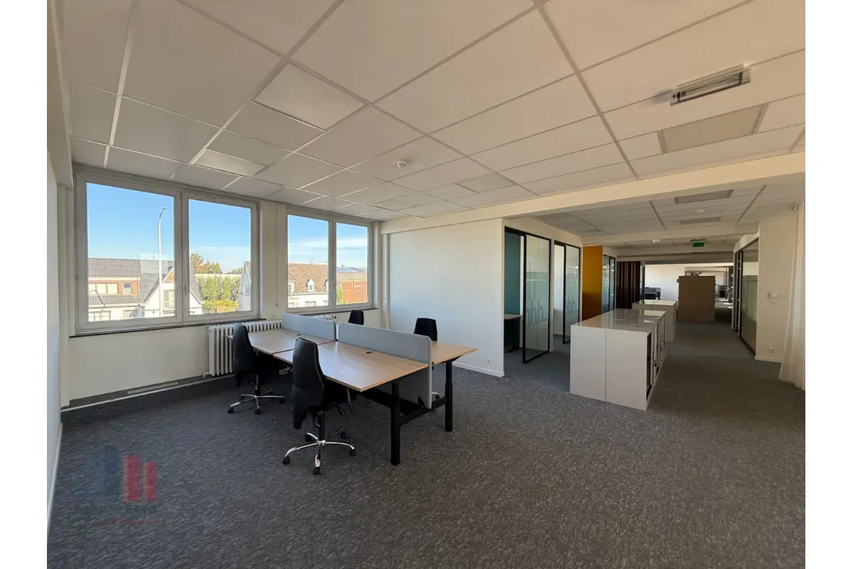 Commerce à louer à Saint-Nicolas 9100 3000.00€  chambres 450.00m² - annonce 693688