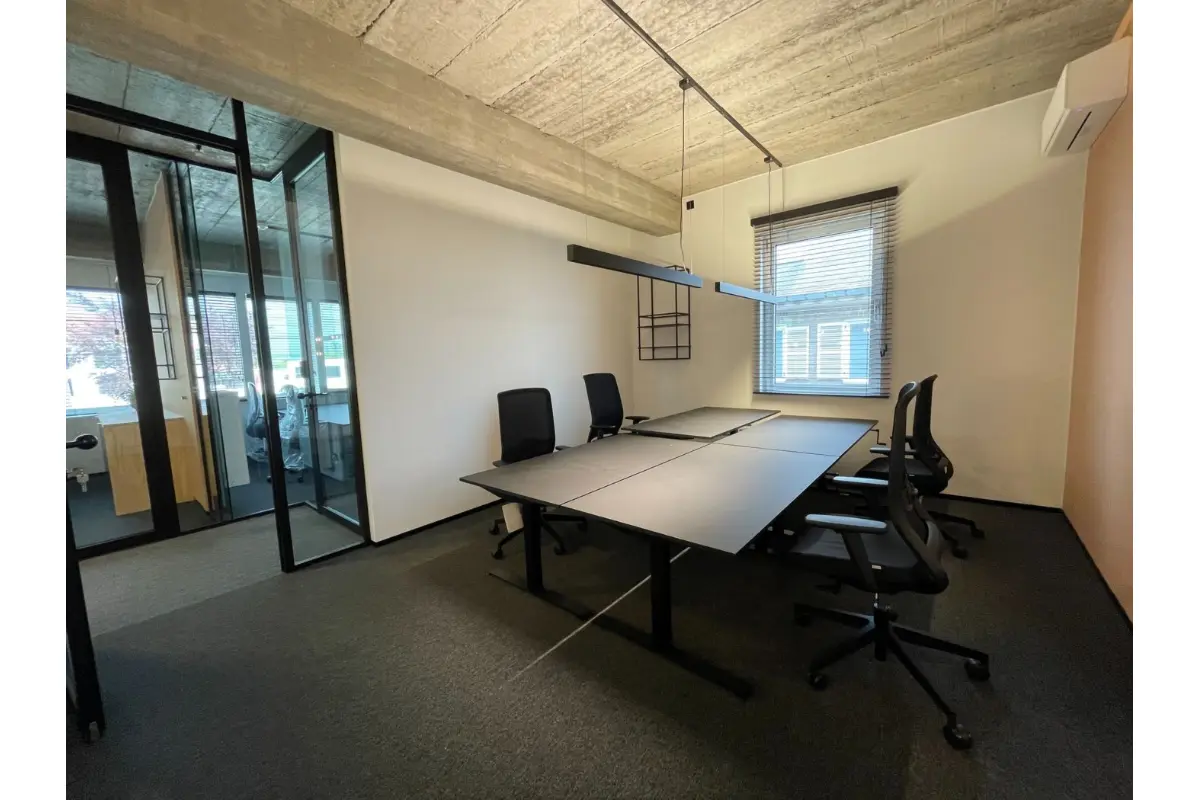 Commerce à louer à Melle 9090 3600.00€  chambres 48.00m² - annonce 693683