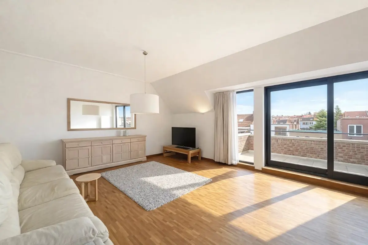 Appartement te  huur in Oudergem 1160 2100.00€ 3 slaapkamers 160.00m² - Zoekertje 694730