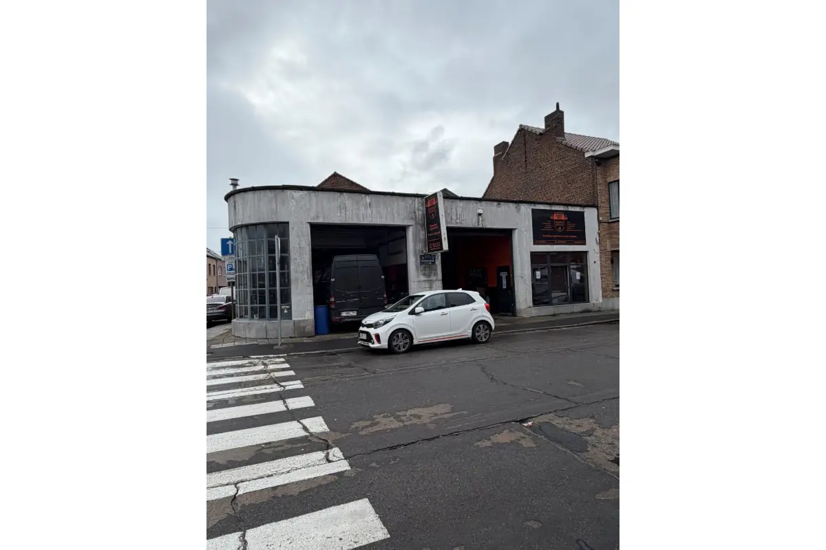 Parking / garage à vendre à Haine-Saint-Paul 7100 199000.00€  chambres m² - annonce 695257