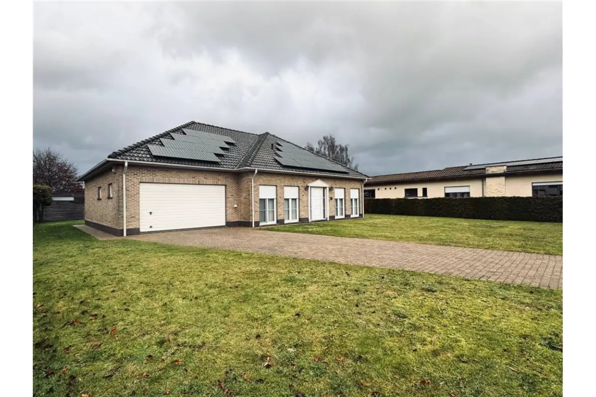 Huis te  huur in Stekene 9190 1100.00€ 5 slaapkamers m² - Zoekertje 696663