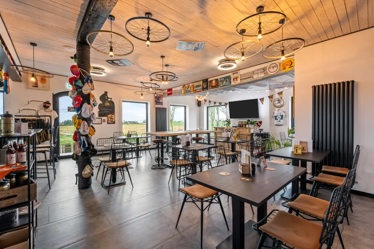 Handelszaak te  koop in Parike 9661 0.00€  slaapkamers 350.00m² - Zoekertje 695850