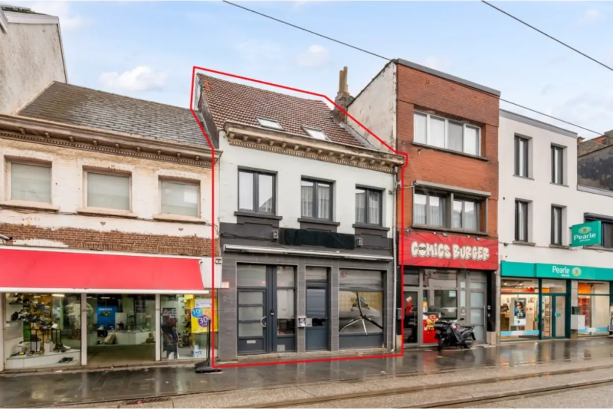 Handelszaak te  koop in Deurne 2100 420000.00€ 3 slaapkamers 280.00m² - Zoekertje 695715