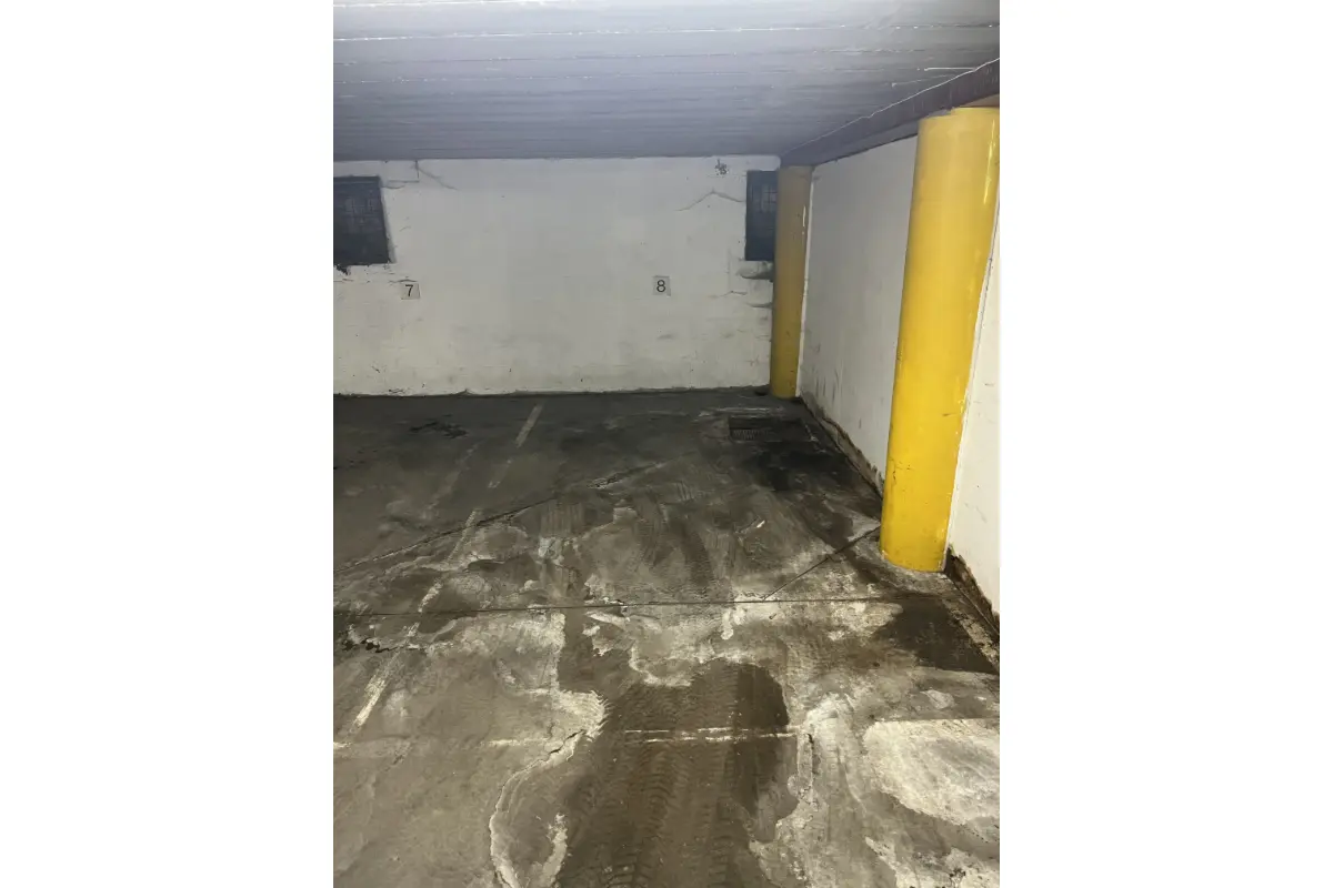 Parking & garage te  huur in Elsene 1050 150.00€  slaapkamers m² - Zoekertje 698285