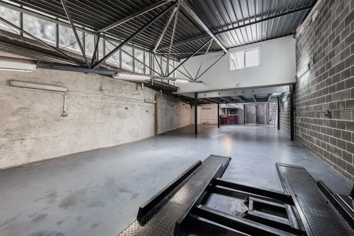 Handelszaak te  huur in Elsene 1050 2100.00€  slaapkamers 240.00m² - Zoekertje 698334