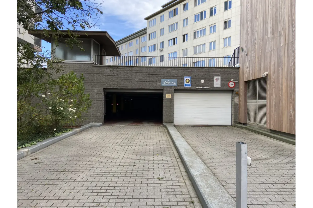 Parking & garage te  koop in Borgerhout 2140 19900.00€  slaapkamers m² - Zoekertje 698300
