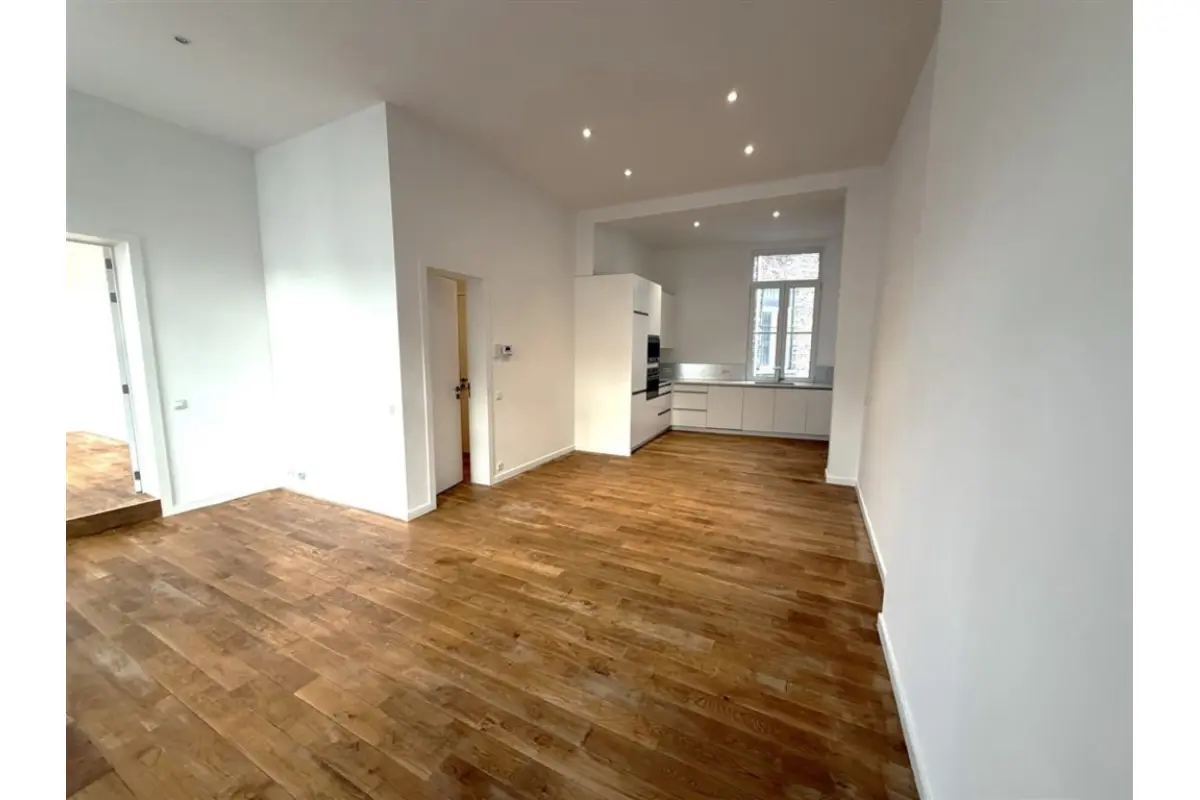 Appartement te  huur in Elsene 1050 1350.00€ 1 slaapkamers 71.00m² - Zoekertje 697301