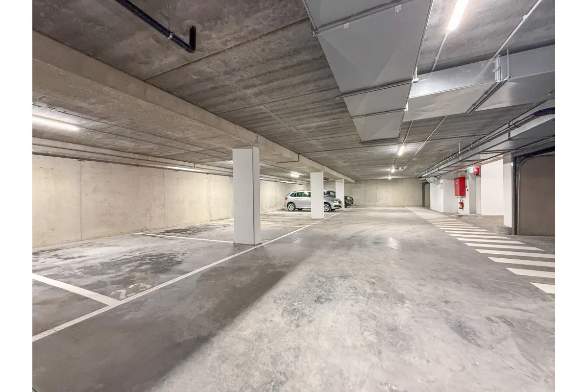 Parking & garage te  huur in Ukkel 1180 0.00€  slaapkamers m² - Zoekertje 697512