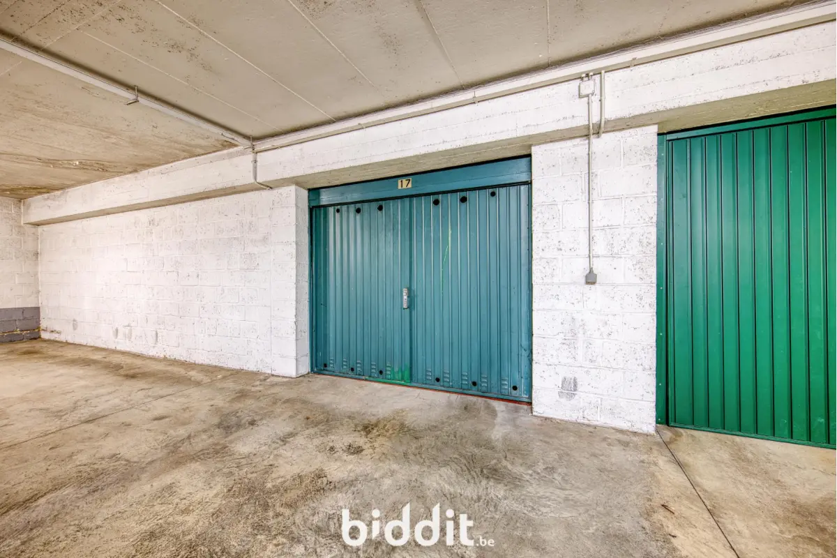 Parking & garage te  koop in Elsene 1050 21000.00€  slaapkamers m² - Zoekertje 697496