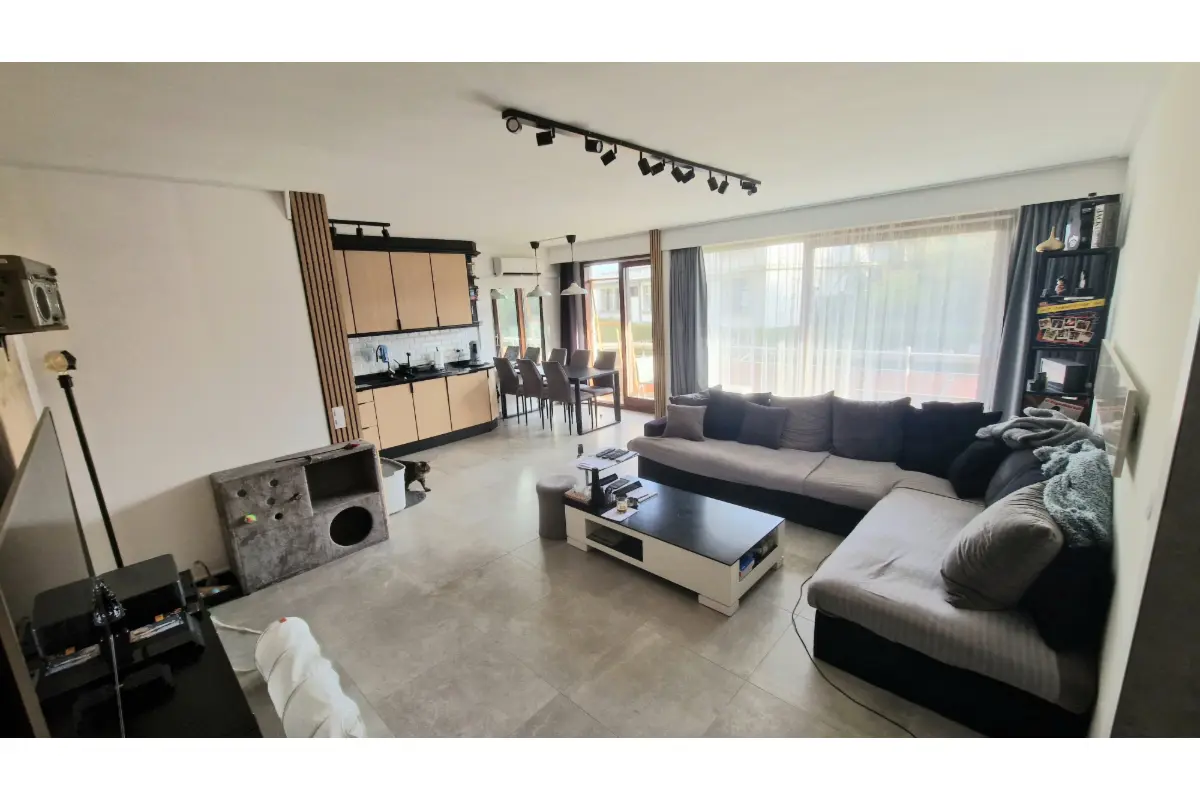 Appartement te  koop in Sint-Jans-Molenbeek 1080 265000.00€ 2 slaapkamers 93.00m² - Zoekertje 696964