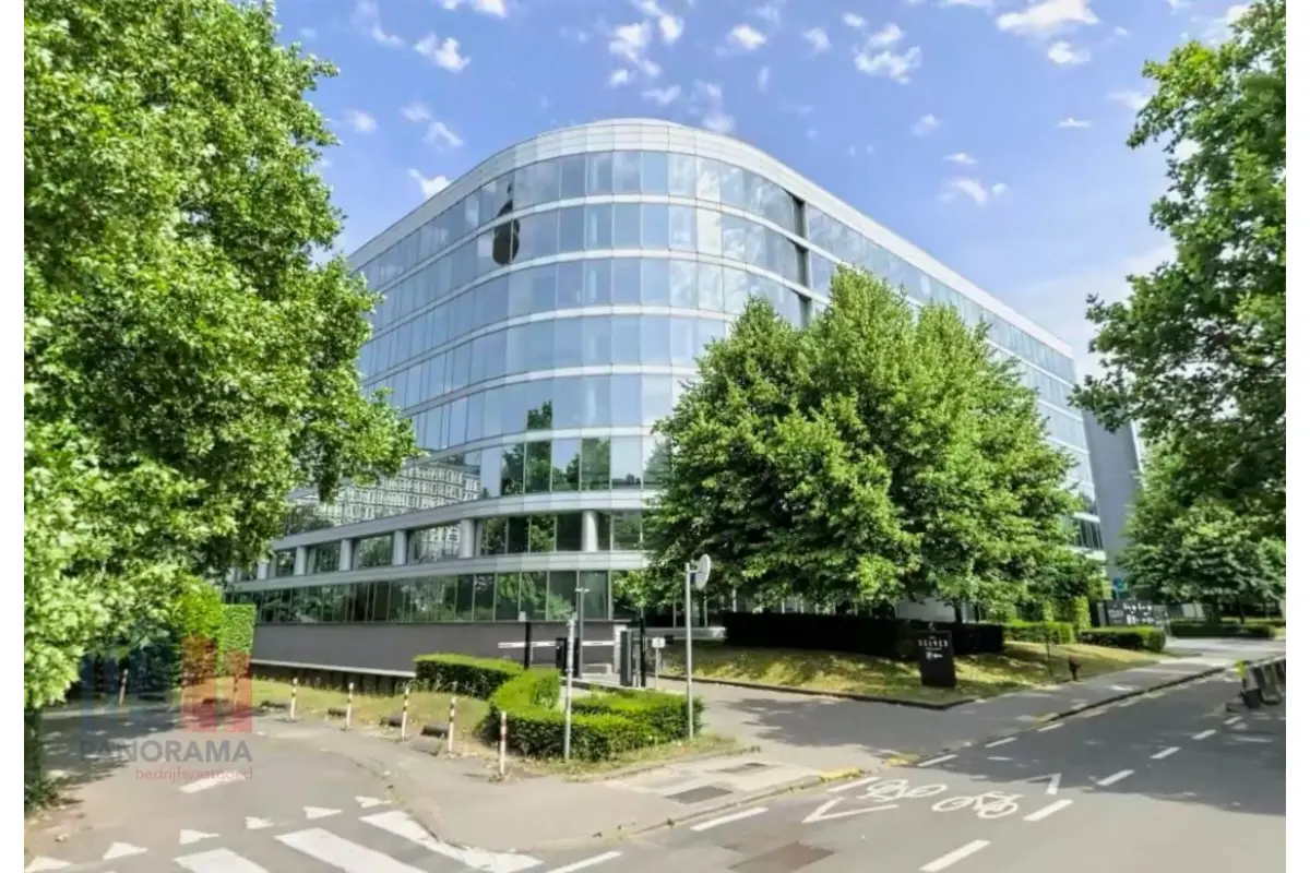 Commerce à louer à Schaerbeek 1030 6738.00€  chambres 599.00m² - annonce 697158