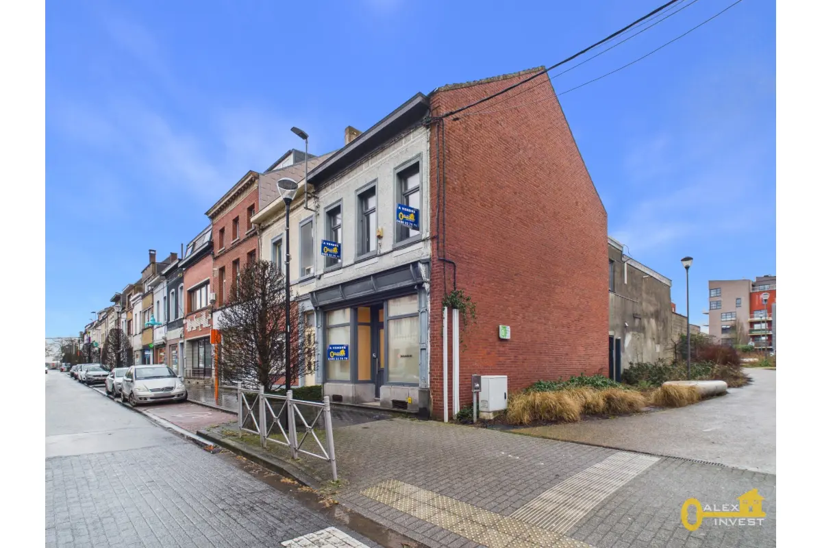 Appartementsgebouw te  koop in La Louvière 7100 375000.00€  slaapkamers 226.00m² - Zoekertje 698981