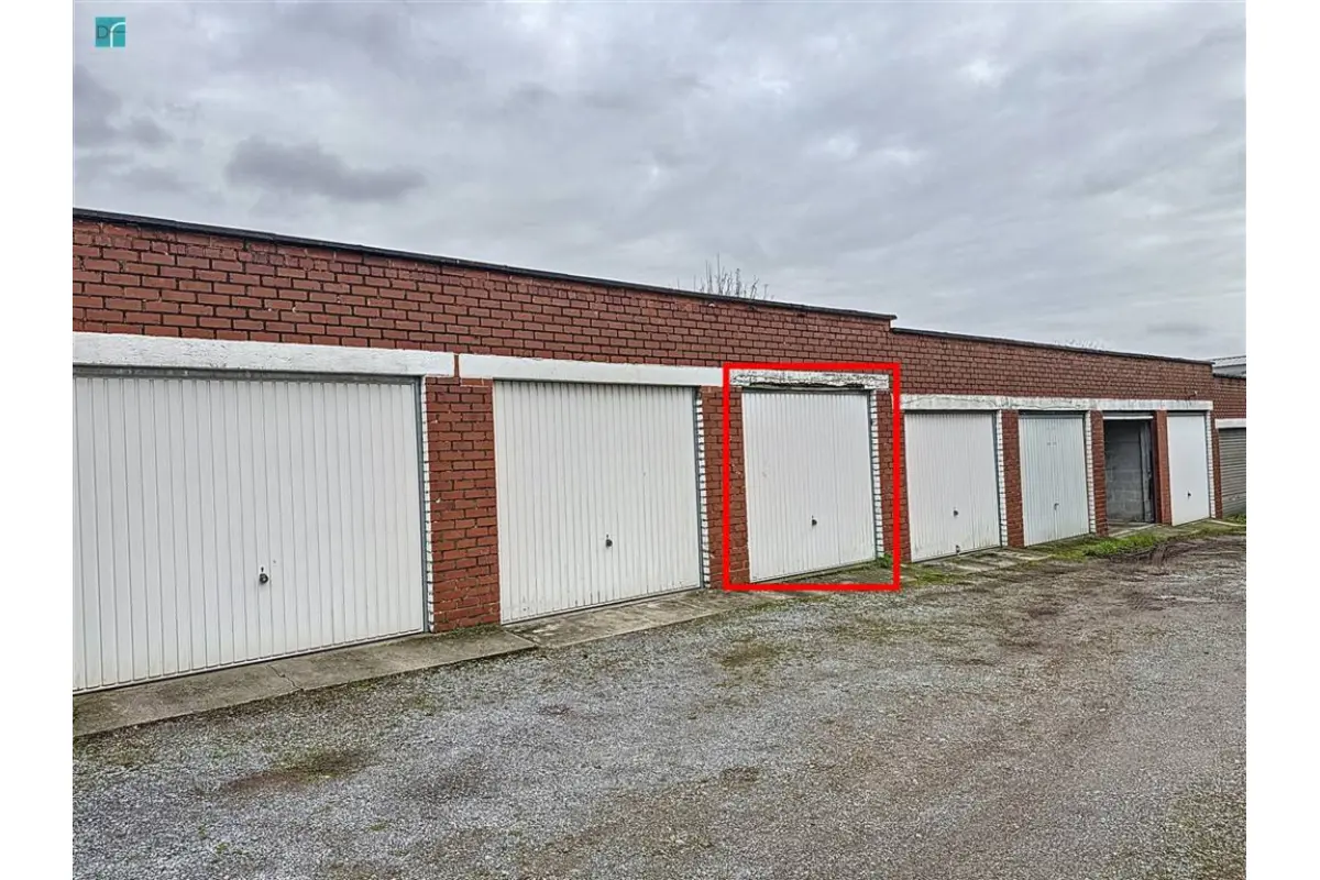 Parking & garage te  koop in Châtelet 6200 15000.00€  slaapkamers m² - Zoekertje 699697