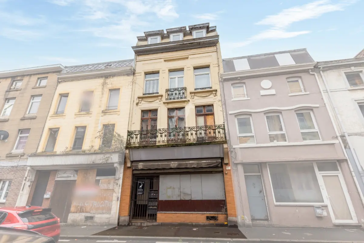 Appartementsgebouw te  koop in Marchienne-au-Pont 6030 129999.00€ 5 slaapkamers 326.00m² - Zoekertje 699731