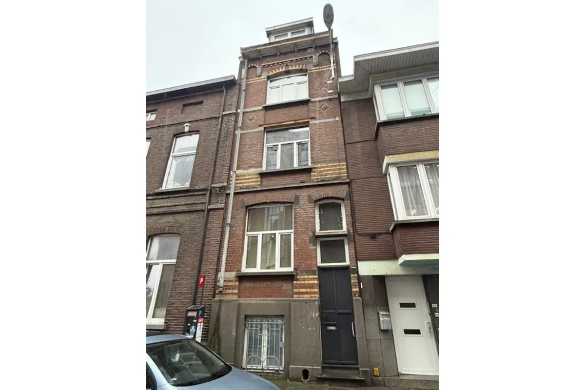 Appartementsgebouw te  koop in Charleroi 6000 250000.00€ 4 slaapkamers m² - Zoekertje 699820