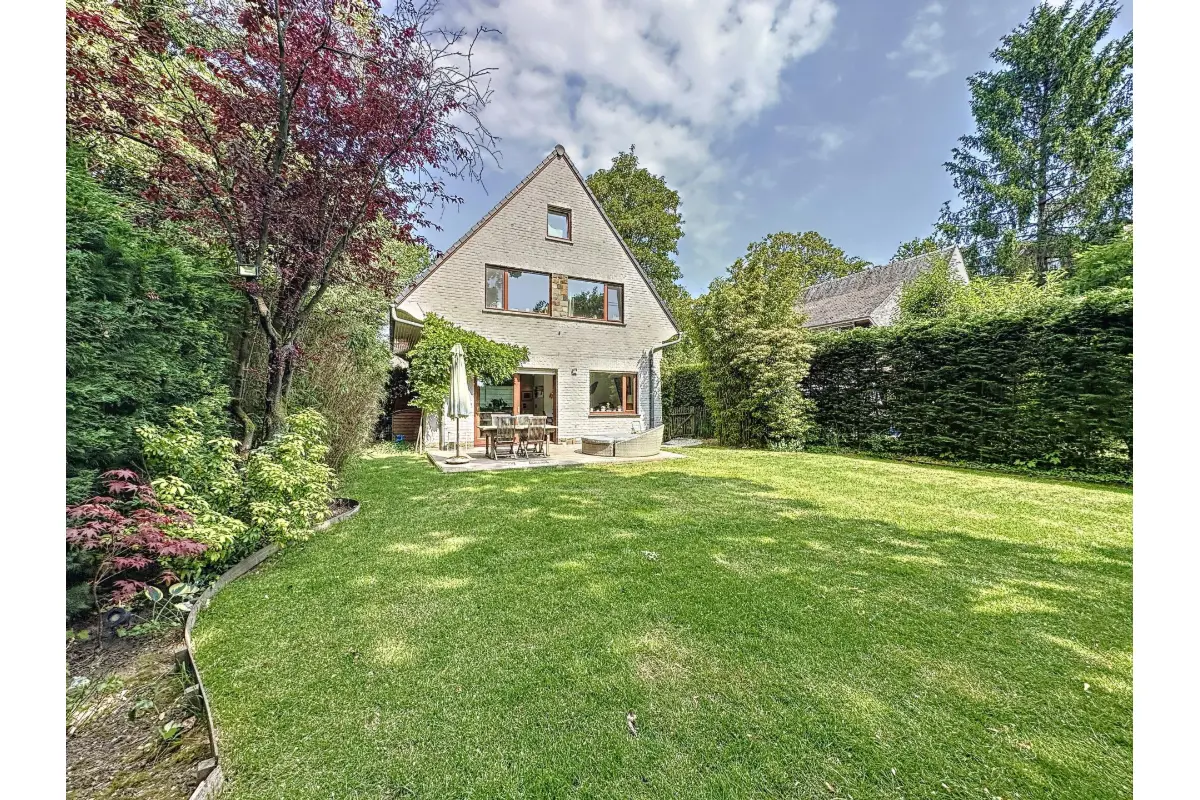 Villa te  huur in Ukkel 1180 2950.00€ 4 slaapkamers 219.00m² - Zoekertje 699477