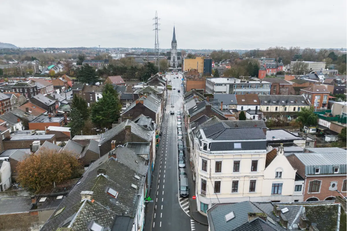 Appartementsgebouw te  koop in Marchienne-au-Pont 6030 129999.00€ 5 slaapkamers 326.00m² - Zoekertje 700800