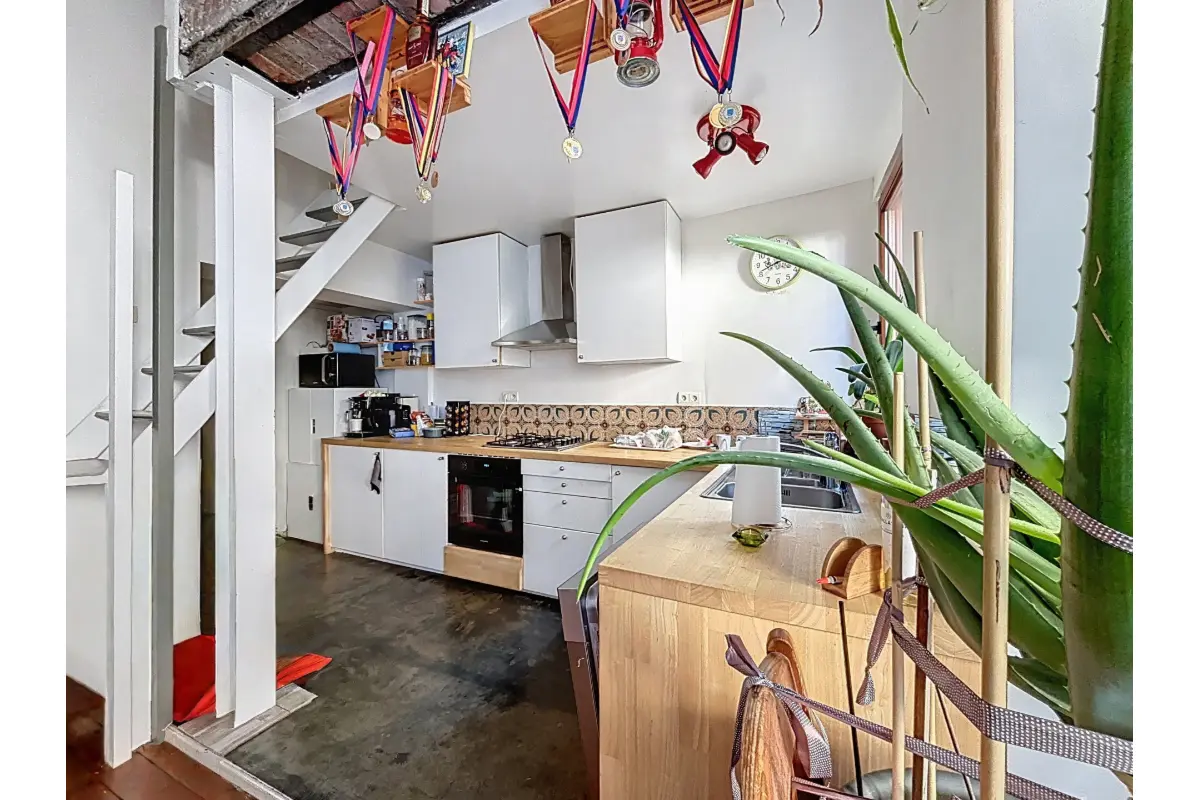 Appartement te  koop in Sint-Jans-Molenbeek 1080 349000.00€ 2 slaapkamers 145.00m² - Zoekertje 700746