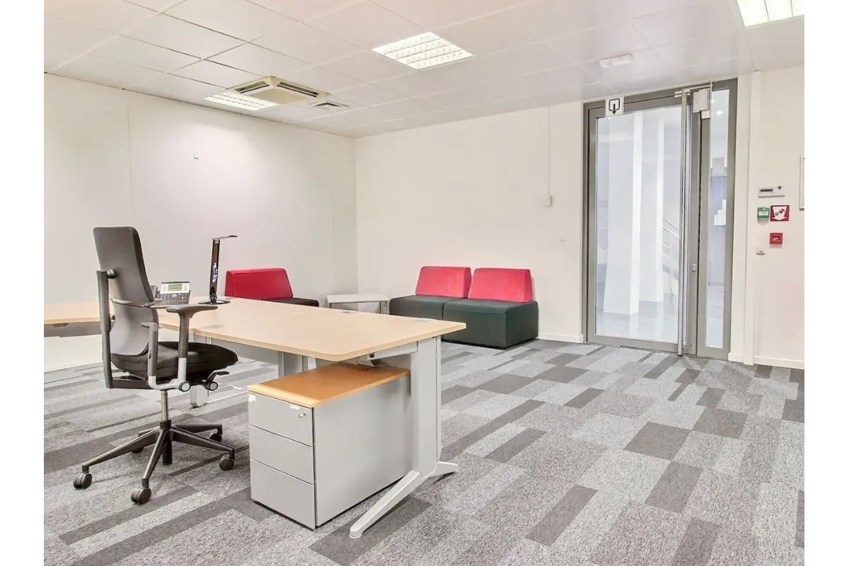 Handelszaak te  huur in Anderlecht 1070 6083.00€  slaapkamers 585.00m² - Zoekertje 700403